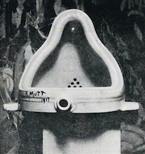 图1.2：由杜尚喷泉。喷泉是一个现成，其中一个艺术家认为已经在世界上存在，那么创造性repurposes它艺术的东西的一个例子。到目前为止，在数字时代大量的社会研究都涉及到了比其他研究某种目的而创建再利用的数据。阿尔弗雷德·斯蒂格利茨的照片，1917年来源：维基共享资源。