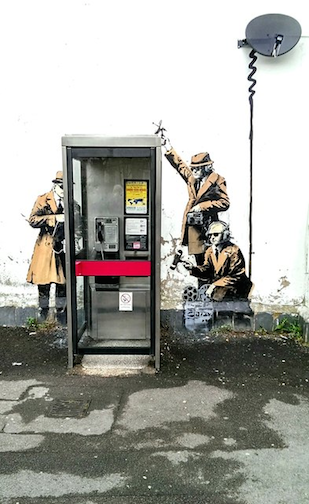 Figi 6.9: Ri atis par Banksy nan Cheltenham, Wayòm Ini. Foto pa Brian Robert Marshall. Sous: Wikimedia Commons.